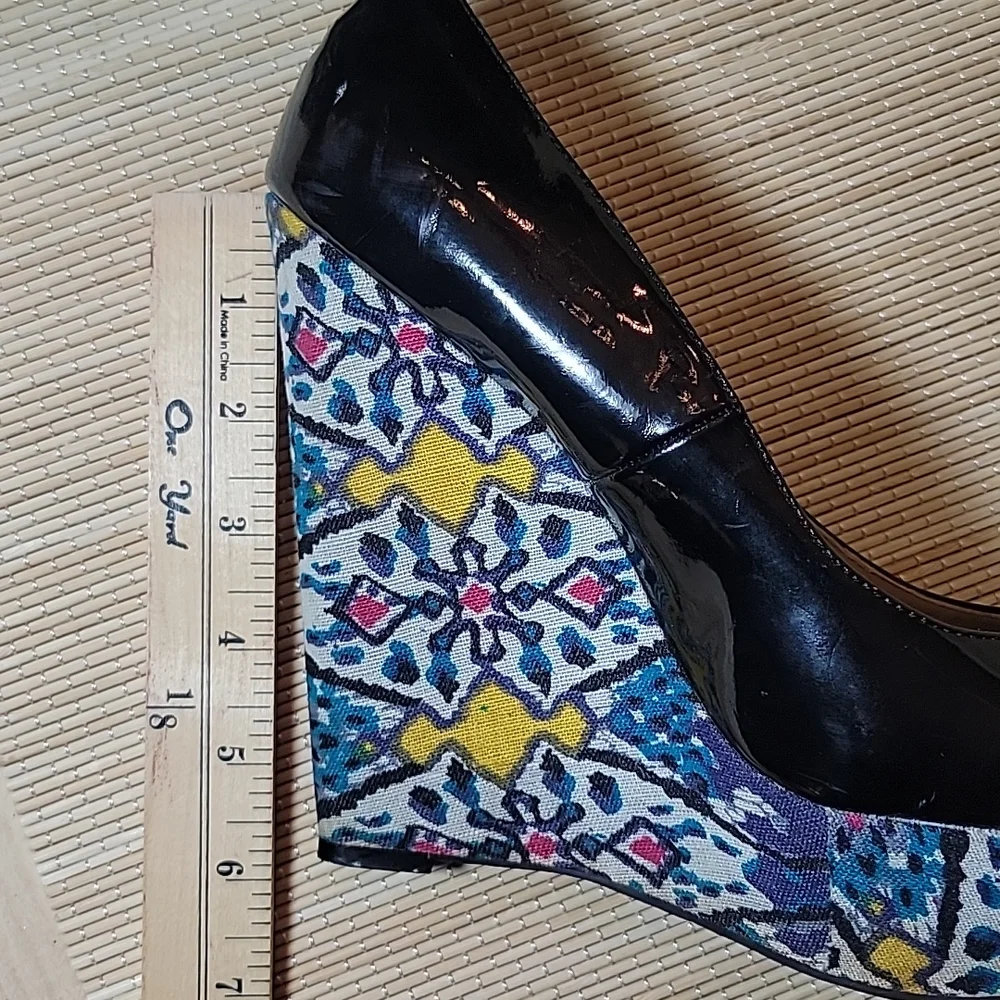 Steve Madden sz8.5 Gavon Black Patent and Multi Color Platform Wedge
